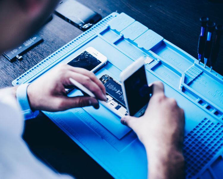 iPhoneiPad Repairs & Training